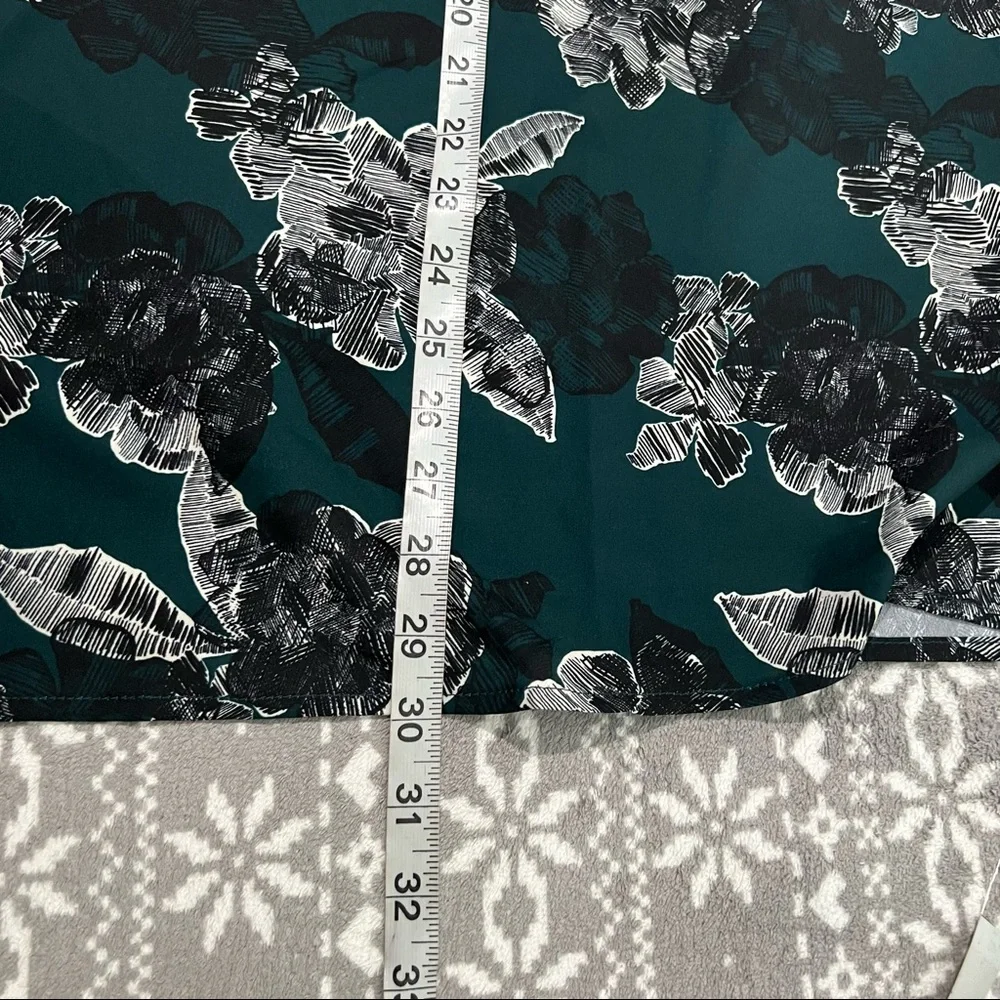 Eloquii Floral Blouse With Ruched Sleeves Green/Black/White Size 28 - Picture 8 of 10
